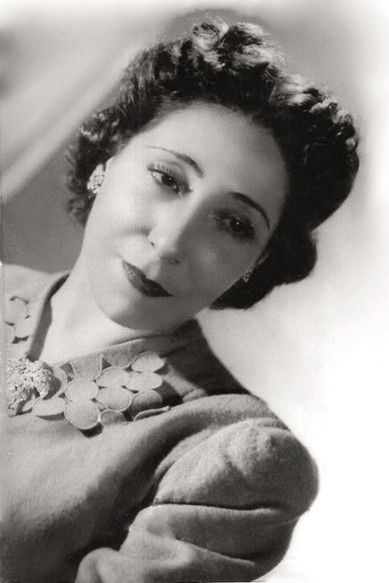 Amalia Bernabé as 