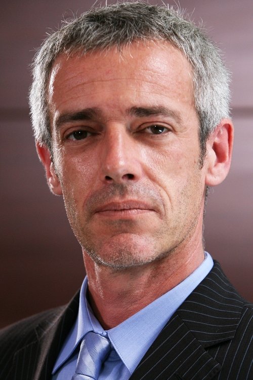 Alex Waltz as L'homme en bleu