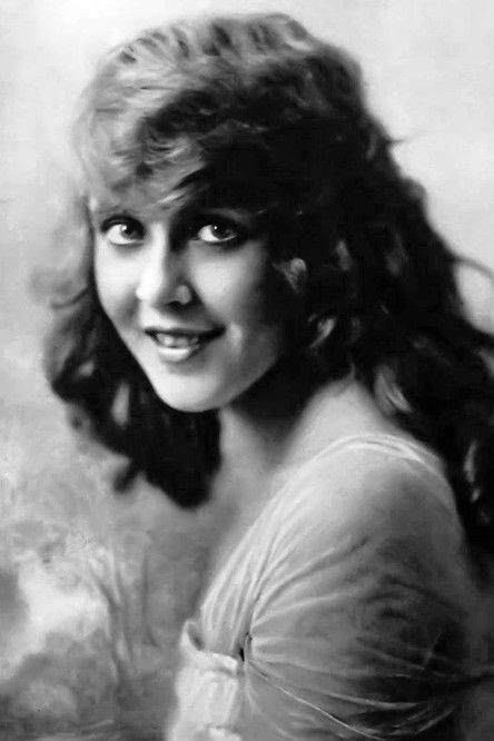 June Caprice as Effie Marchand