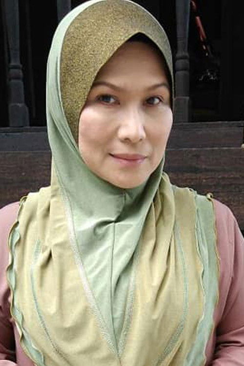 Rosnah Johari as Mak Senah