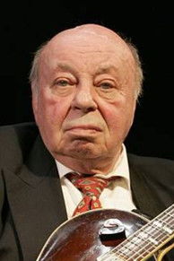 Coco Schumann as Self