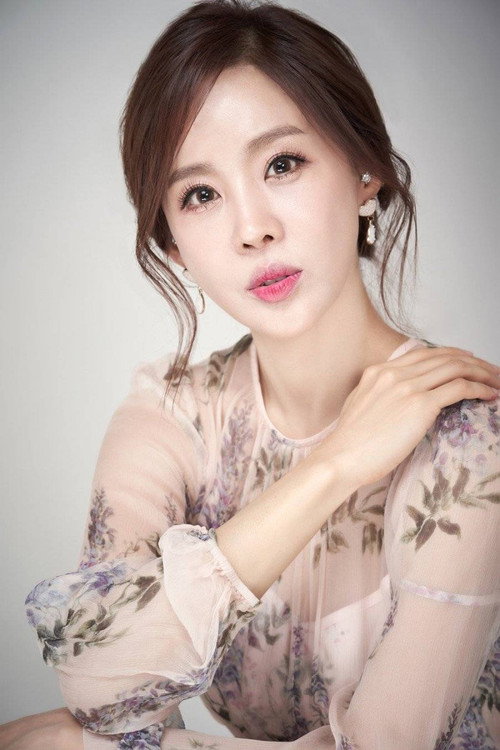 Choi Ha-na as Hong Soon Jung