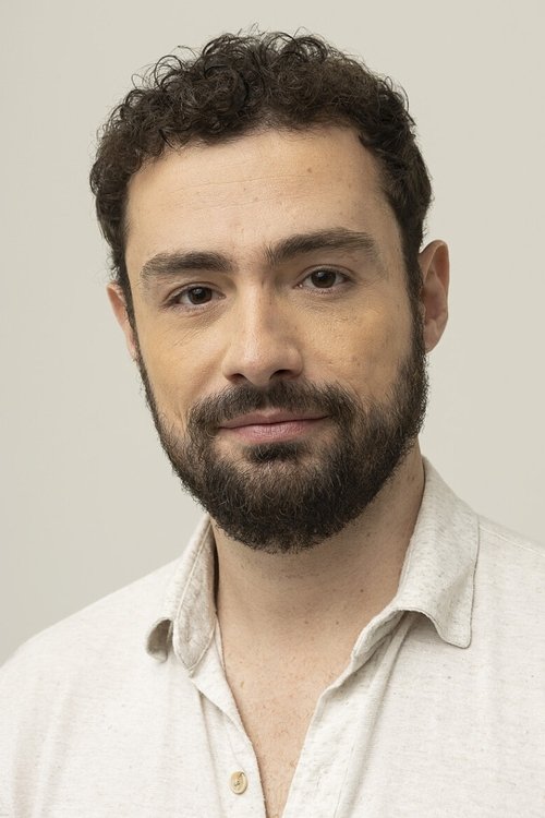 Ícaro Gimenes as Ator