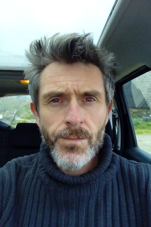 Eric Hervè as Le prêtre