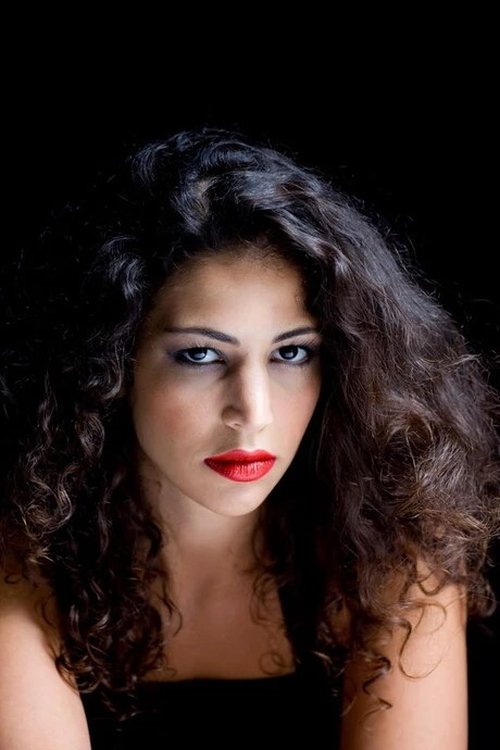 Rime Nahmani as Névine