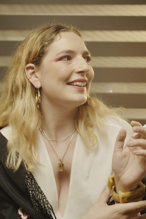 Marie Aboubadra as Pauline