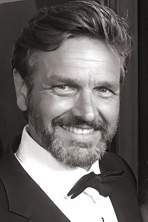 Mark Krenik as Linus