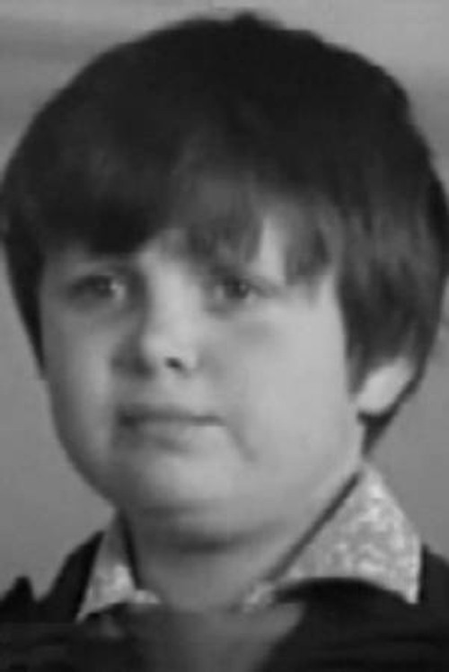 Oleg Potapov as Дима Сергейчиков