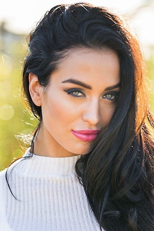 Lucinda Nicholas as Flight Attendant (uncredited)