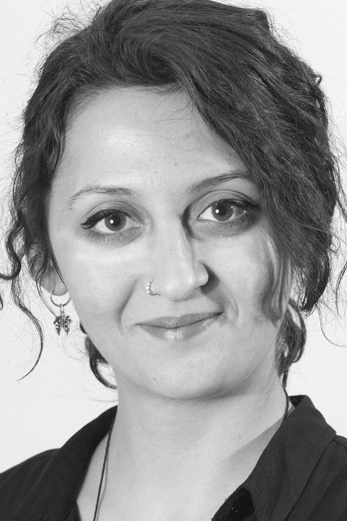 Ayça Aşık as Zeynep