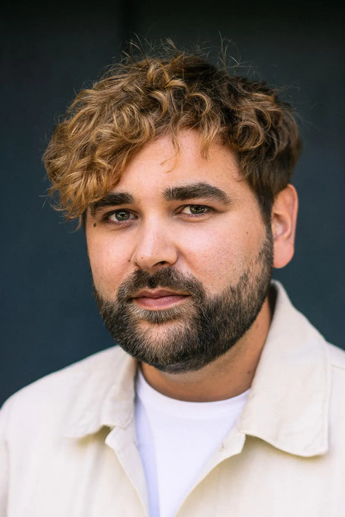 Alexander Gaida as Peter