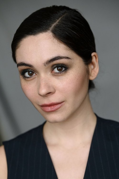 Tamara Romera Ginés as Dora Dymant