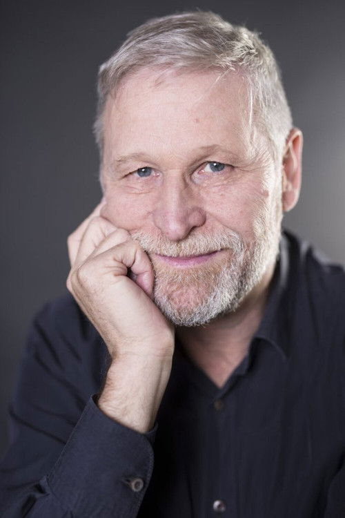 Josep Maria Alejandre as Avi