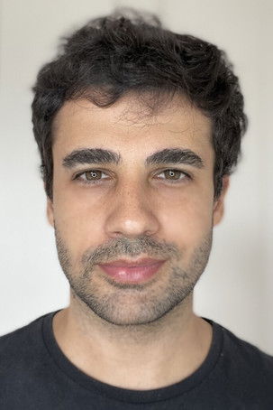 Leôn Moreno as León