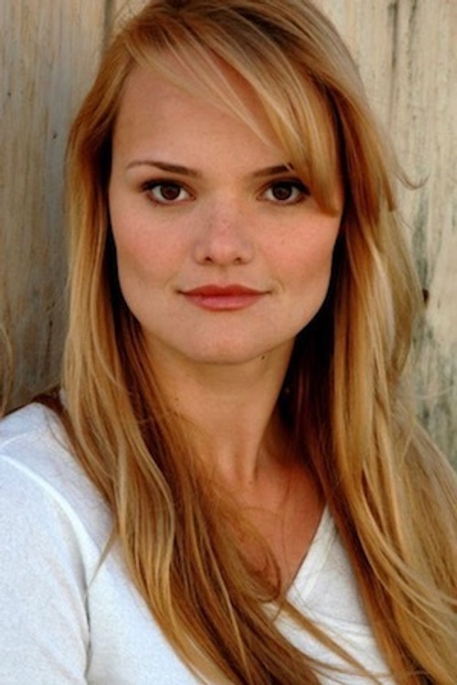 Sierra Edwards as Lisa Beckman