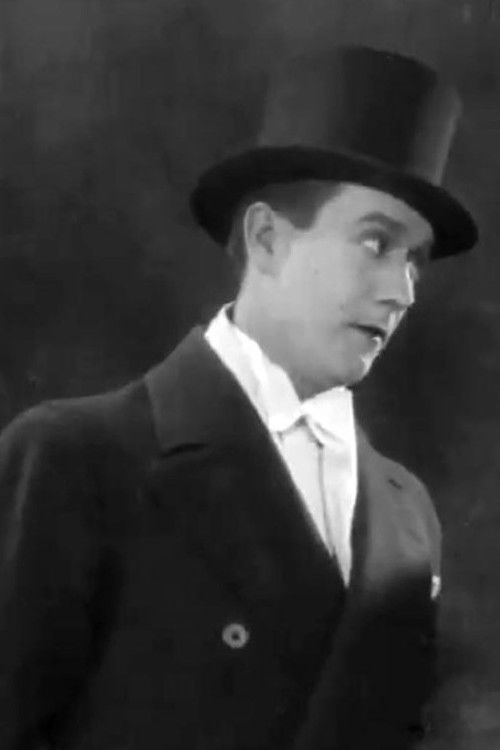 Paul Rehkopf as Varieté-Agent Sylviani