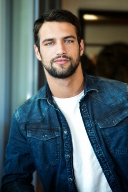 Jesús Castro as Emanuel