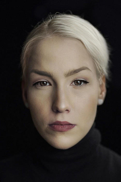 Barbora Šampalíková as zpěvačka