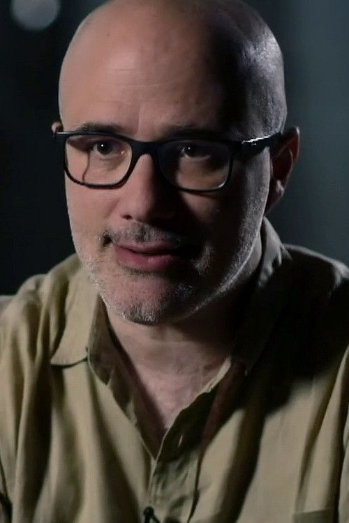 Matthieu Suc as Journaliste Mediapart