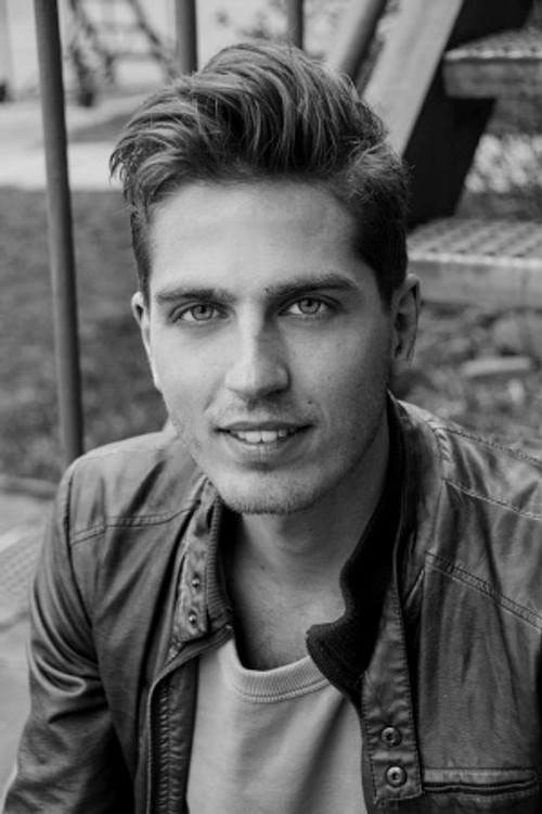 Dorian Bindels as Dirk Zegers