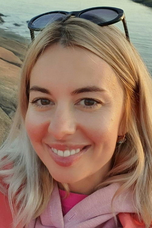 Nataliya Dreshpan as la ragazza del bar