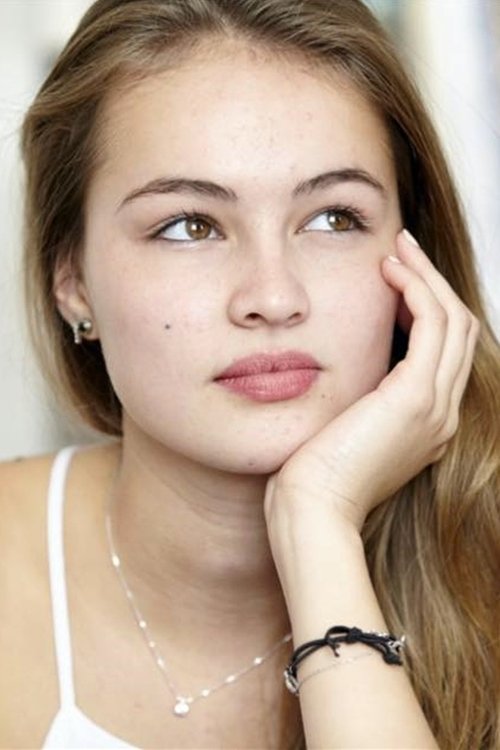 Anaïs Begue as Océane