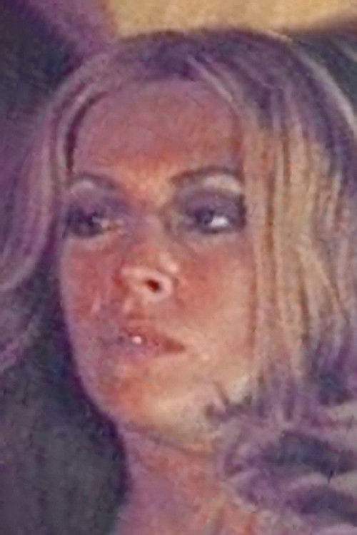 Rhonda Gellard as Elaine