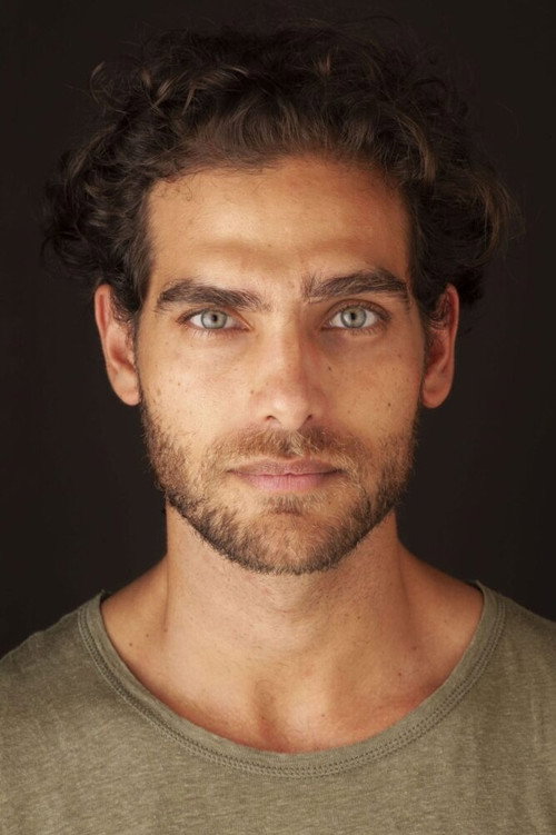 Hélder Afonso as Padre António