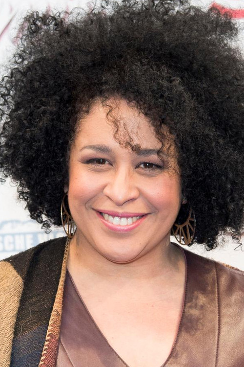 Tania Kross as Opera singer