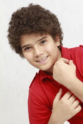 Felipe Falanga as Max jovem