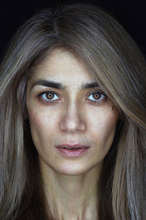 Kamilla Mukhlisova as Lola