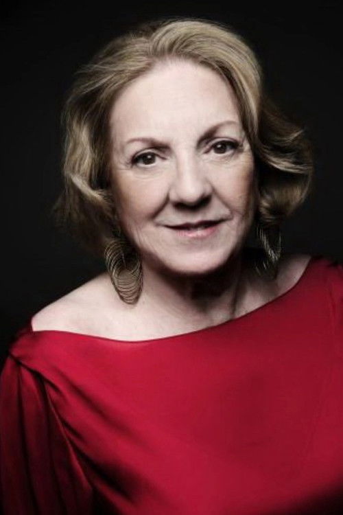 Isabel Wolmar as Tia de Nanda