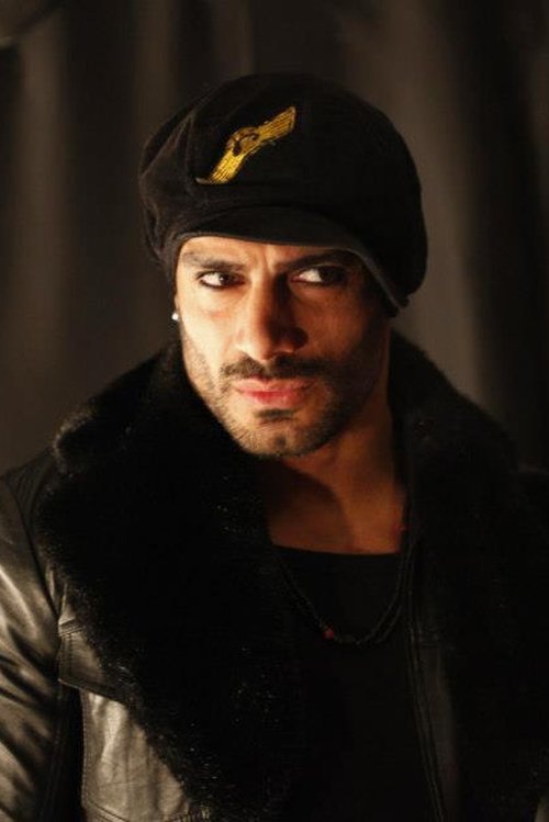 Barış Bulut as Taylan