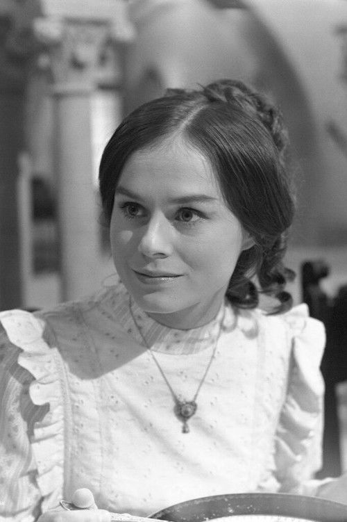 Ildikó Hüvösvölgyi as Apolka