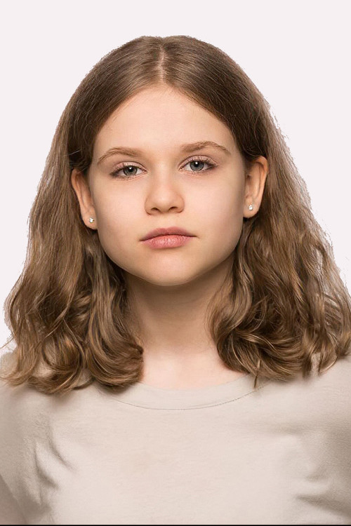 Sydney Langford as Little Girl