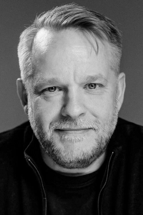 Jeppe Beck Laursen as Erlend