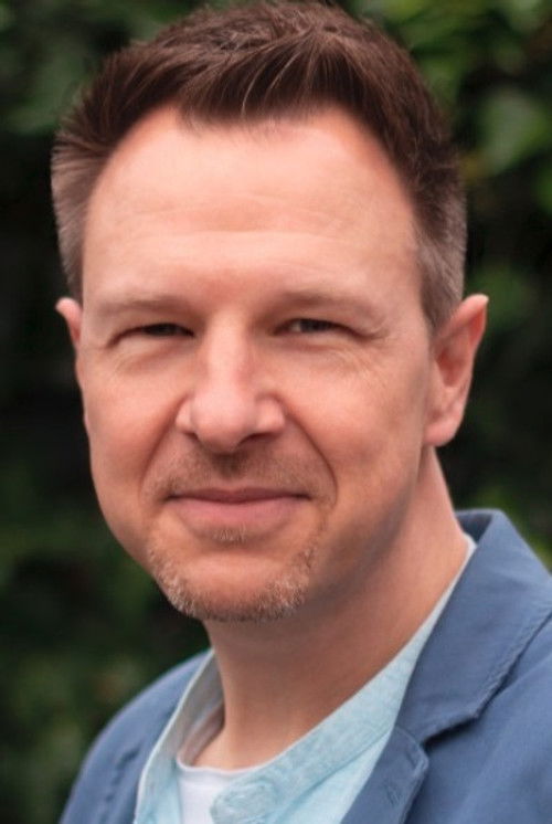 Mike van der Lee as Igor