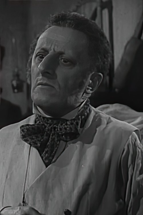 Léonce Corne as Notary