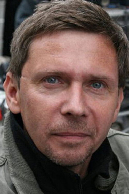 Sergey Gusinskiy as милиционер Семёнов