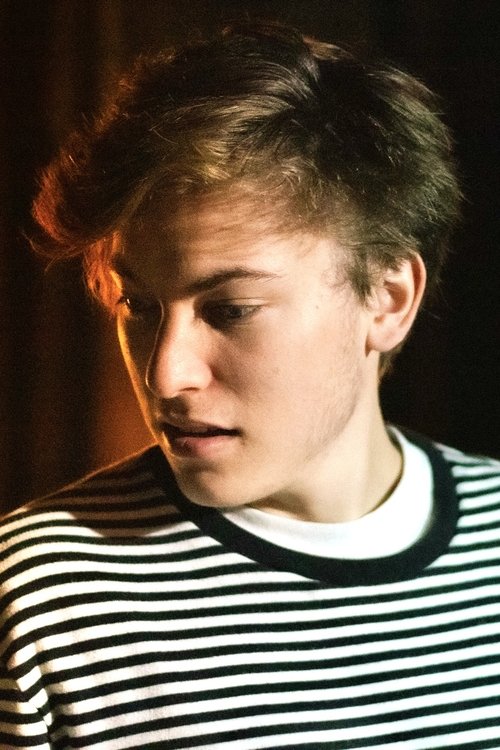 Quincy Kern-Johnson as Therapy Enjoyer #2