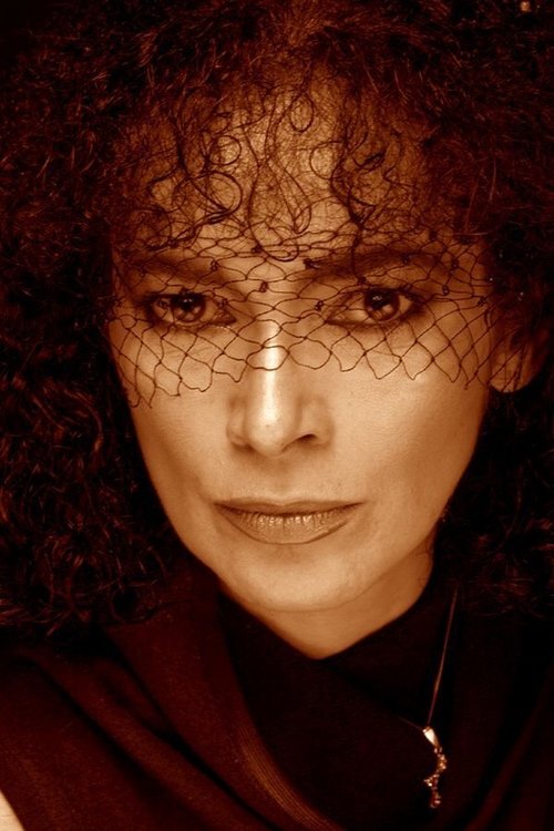 Roxana Guttman as Costumiera