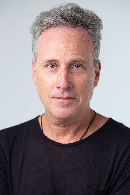 Isio Ghelman as Yuri