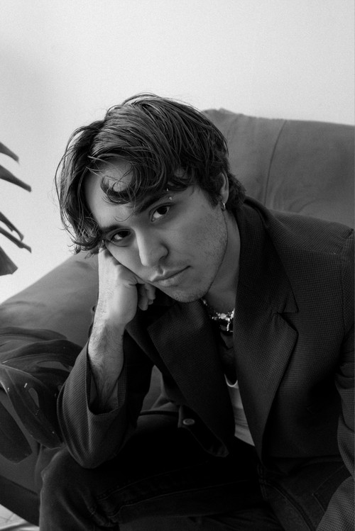 Dante Ureta as Moisés