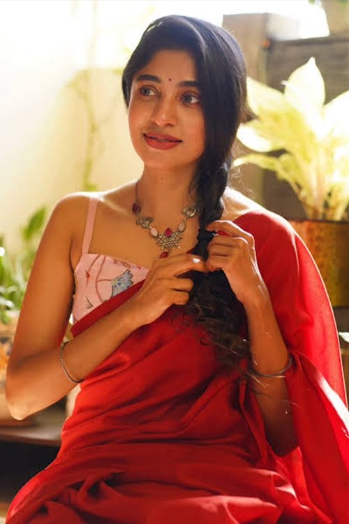 Shirley Babithra as Regina