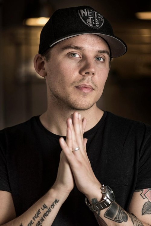 Albin Johnsén as Per