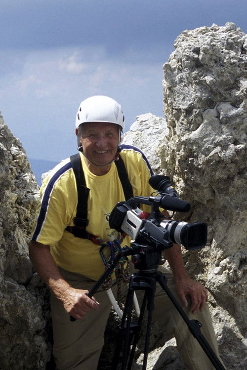 Friedrich Bach as Ton