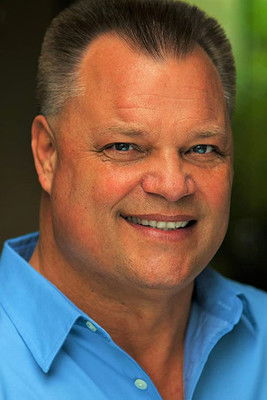 Raymond Lloyd as Clark Higgins