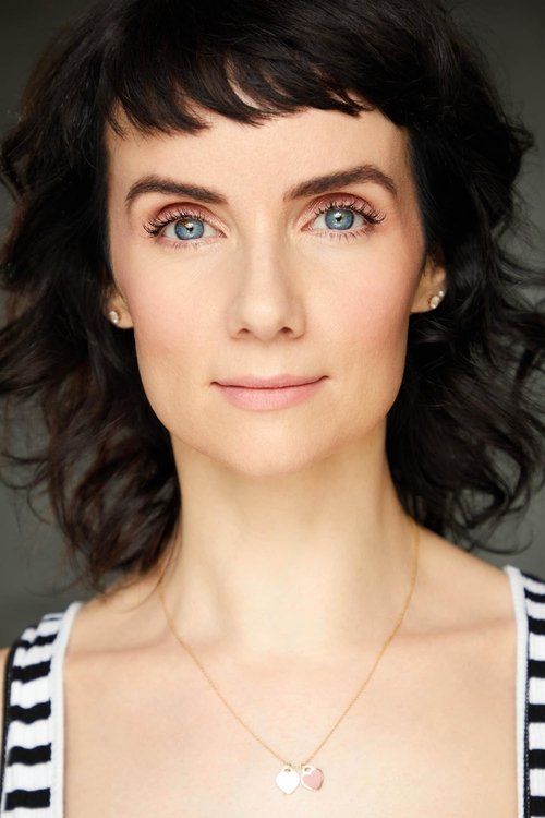 Victoria Summer as Lina Harker