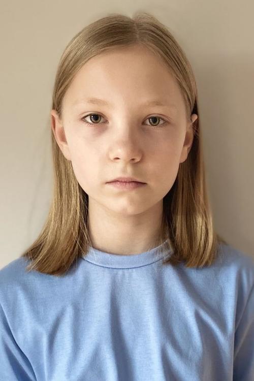 Nele Ahrensmeier as Inge-Brigit Höss