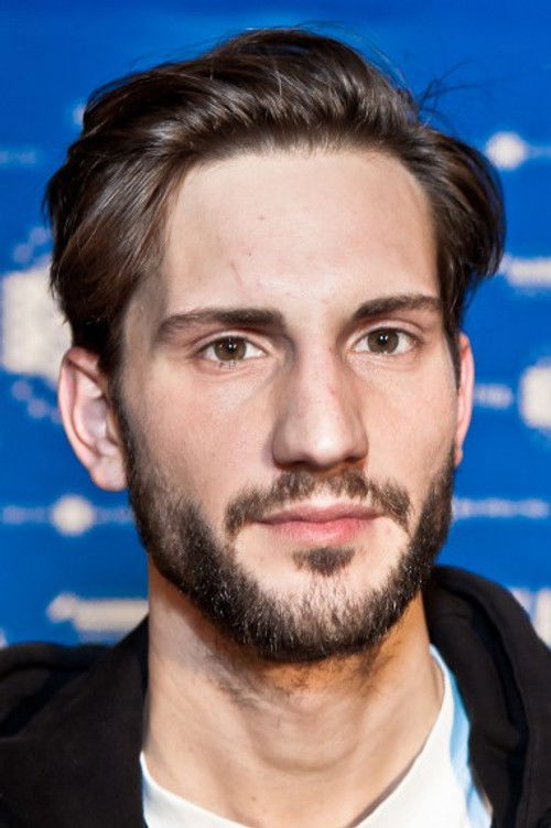 Felix Stienz as Herr Landmann